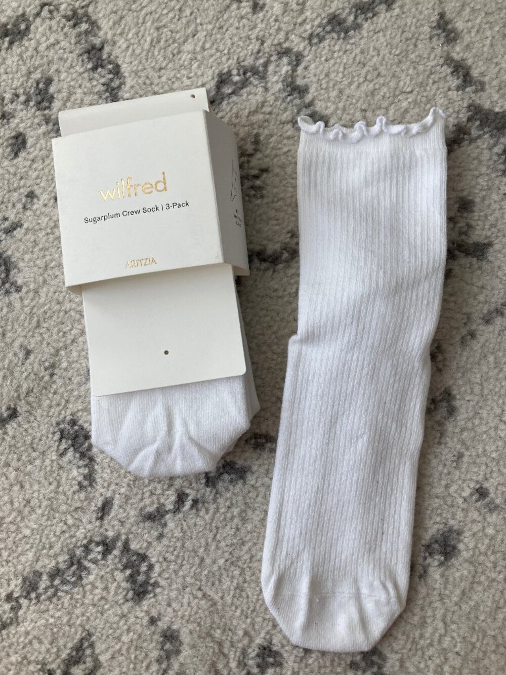 Wilfred Sugarplum Crew Socks Size 7.5-10 M/L White Lettuce Hem Aritzia